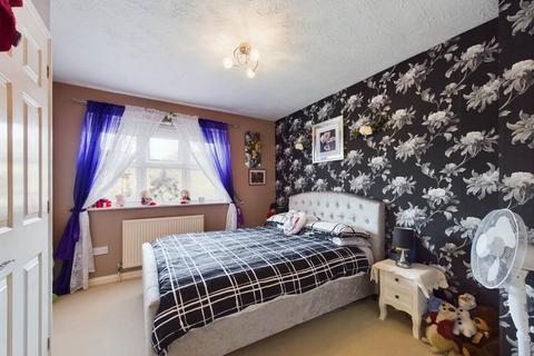 6 Bittern Way, Aylesbury, HP19 0WP