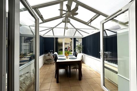 12 Rowan Drive, Witney, OX28 1BL