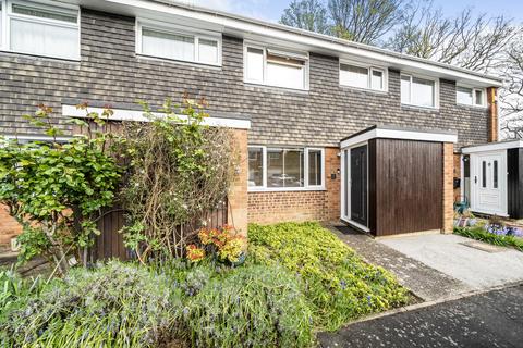 15 Fircroft Close, Woking, GU22 7LZ