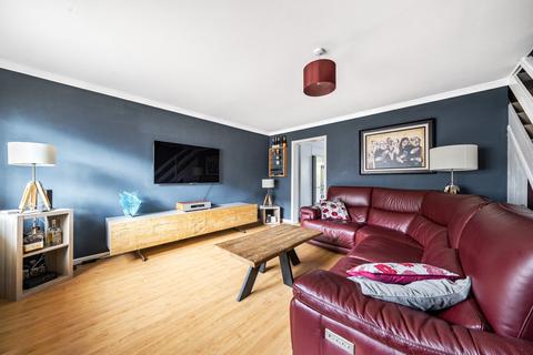 15 Fircroft Close, Woking, GU22 7LZ