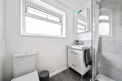 15 Fircroft Close, Woking, GU22 7LZ