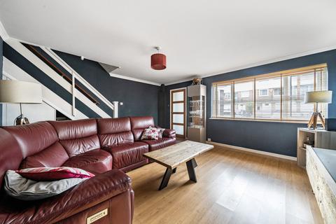 15 Fircroft Close, Woking, GU22 7LZ