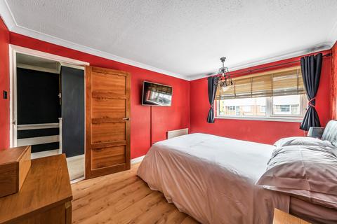 15 Fircroft Close, Woking, GU22 7LZ