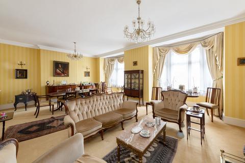 4 bedroom apartment for sale, Iverna Court, London, W8