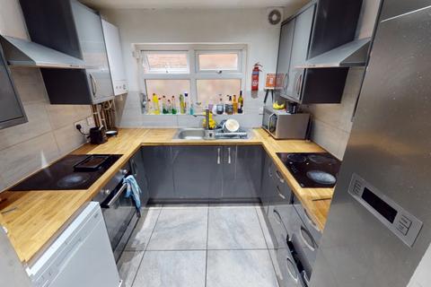 6 bedroom terraced house to rent, 215a Mansfield Road, Nottingham