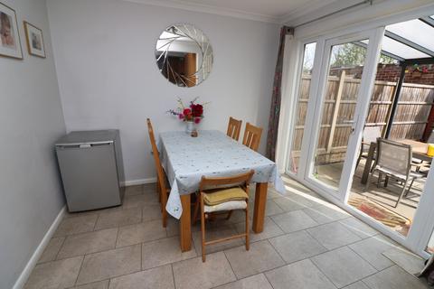 3 bedroom end of terrace house for sale, Silverdale Court Leacroft, Staines-upon-Thames, Surrey, TW18