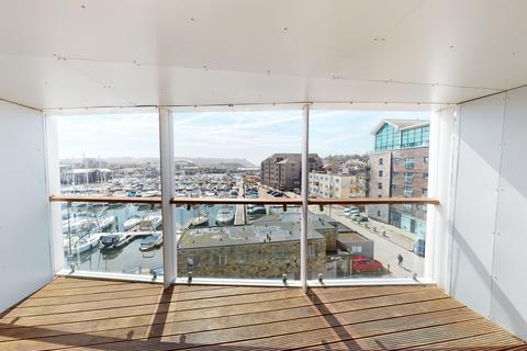 2 bedroom apartment for sale, North Quay, Discovery Wharf, PL4