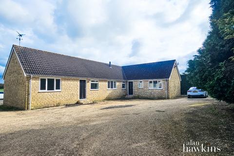 4 bedroom detached bungalow to rent, Greenhill, Nr. Royal Wootton Bassett, SN4