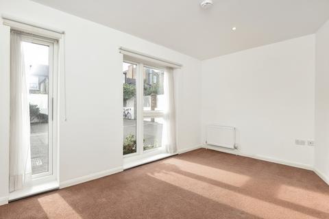 1 bedroom flat to rent, Furley Road Peckham SE15