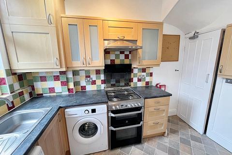 3 bedroom house to rent, Woodside Avenue, Leeds
