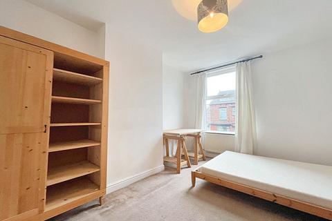 3 bedroom house to rent, Woodside Avenue, Leeds
