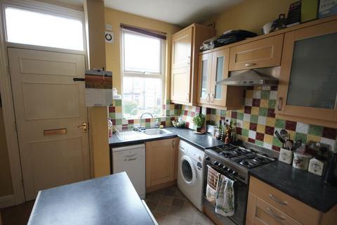3 bedroom terraced house to rent, Woodside Avenue, Burley, Leeds, West Yorkshire