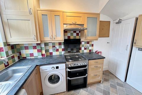 3 bedroom terraced house to rent, Woodside Avenue, Burley, Leeds, West Yorkshire