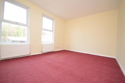2 bedroom apartment to rent, Richmond Road Gillingham ME7