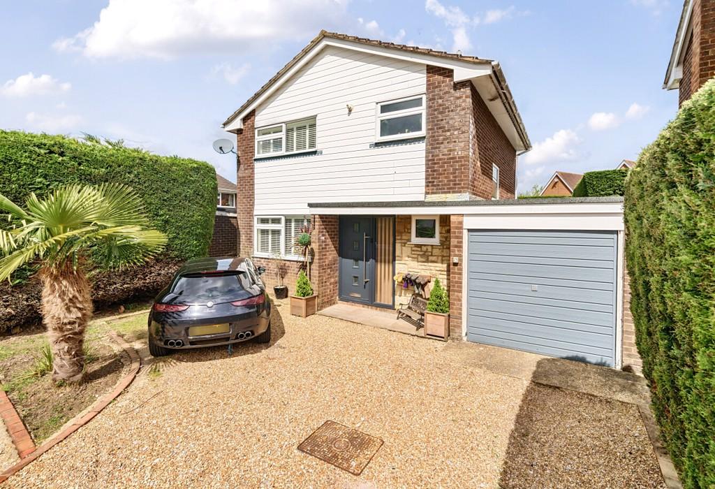 Glebelands, Pulborough, West Sussex 3 bed detached house for sale £