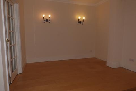 2 bedroom flat to rent, High Street, Tunbridge Wells, TN1