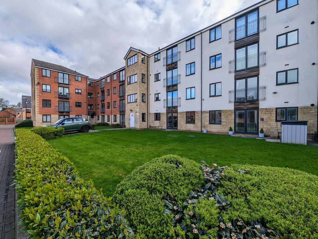St. Michael's Vale, Hebburn, NE31 2 bed flat for sale £110,000