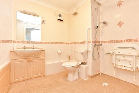 1 bedroom flat for sale, London Road, Redhill, Surrey