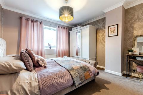 4 bedroom semi-detached house for sale, St. Christopher's Avenue, Rothwell, Leeds, West Yorkshire