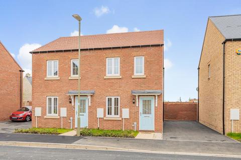 2 bedroom semi-detached house to rent, Wisbech Road,  Bicester,  OX26