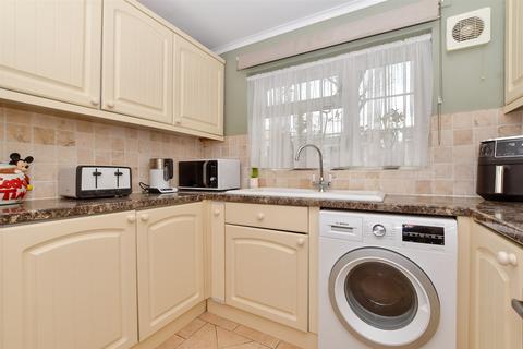Flat 1, 24 Brambledown Road, Wallington, SM6 0TQ