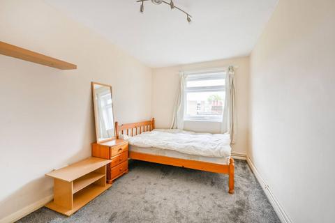 2 bedroom flat to rent, Inglis Road, Ealing, London, W5
