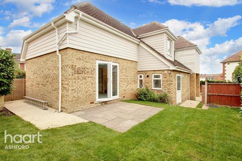 3 bedroom detached house for sale, Gordon Road, WHITSTABLE