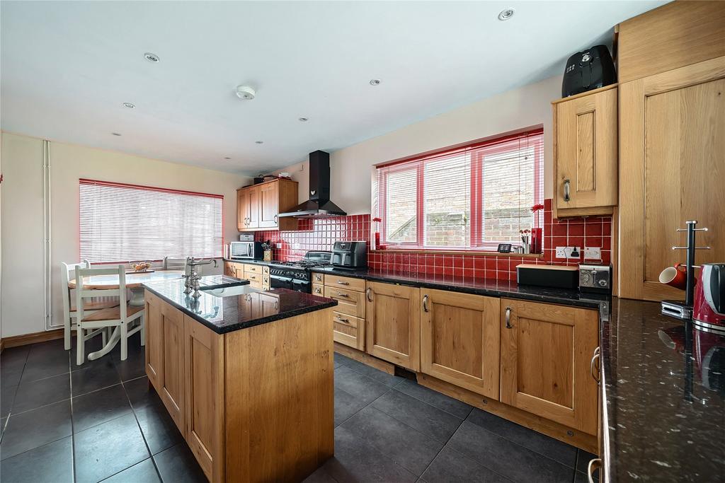 Kitchen/Breakfast Rm
