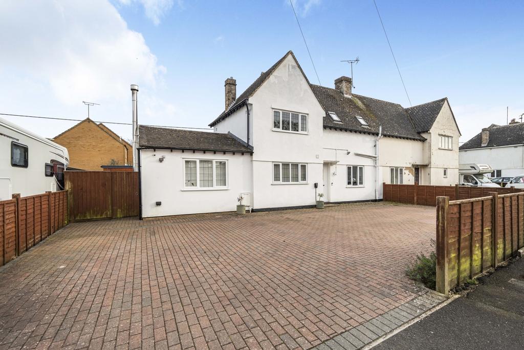 The Leaze, South Cerney 3 bed semidetached house for sale £425,000