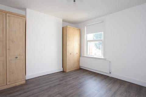 2 bedroom flat to rent, Ravenshurst Avenue, Hendon, London, NW4