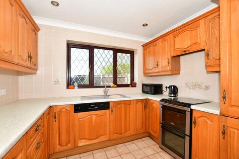 3 bedroom detached house to rent, Old Bakery Close St. Marys Bay TN29
