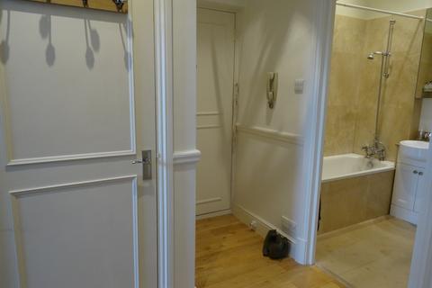 2 bedroom flat to rent, Bridle Close, Kingston upon Thames, KT1 2JN