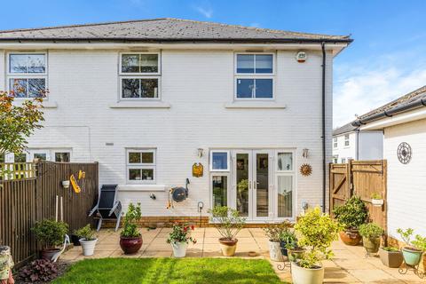 10 Eden Chase, Edenbridge, TN8 6AX