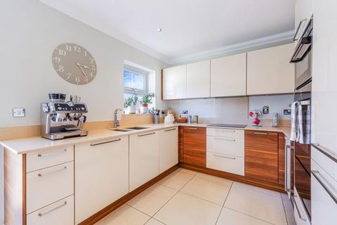 10 Eden Chase, Edenbridge, TN8 6AX