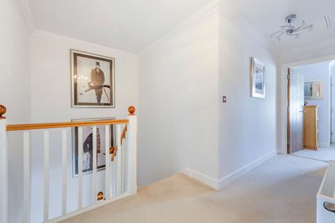 10 Eden Chase, Edenbridge, TN8 6AX