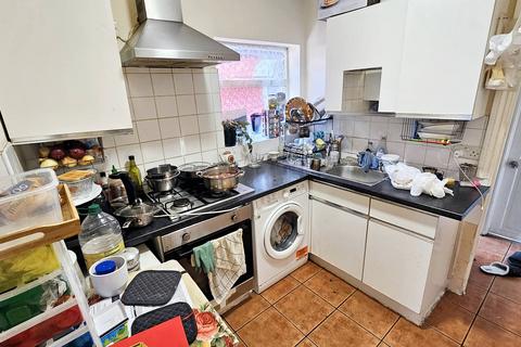 4 bedroom end of terrace house for sale, Gresham Road, London NW10