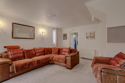 3 bedroom semi-detached house for sale, Birstall, Batley WF17