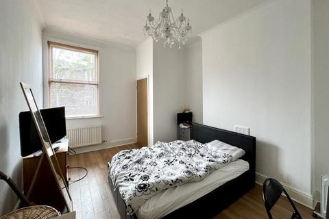 2 bedroom apartment to rent, Flat 2 :: Zetland Road