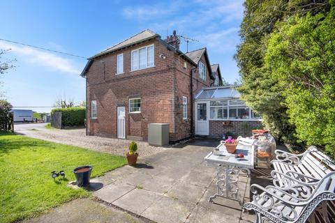 2 bedroom semi-detached house for sale, Hawks View, Doncaster, South Yorkshire