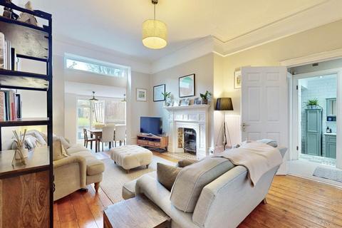 2 bedroom flat for sale, Langdon Park Road, London N6