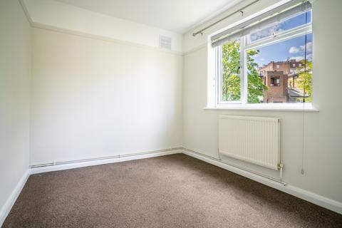 2 bedroom flat to rent, Melbourne Court, London SE20