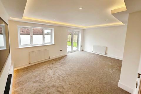 2 Alkrington Close, Bury, BL9 8NP