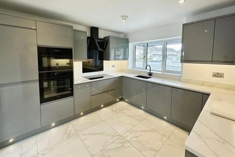 2 Alkrington Close, Bury, BL9 8NP