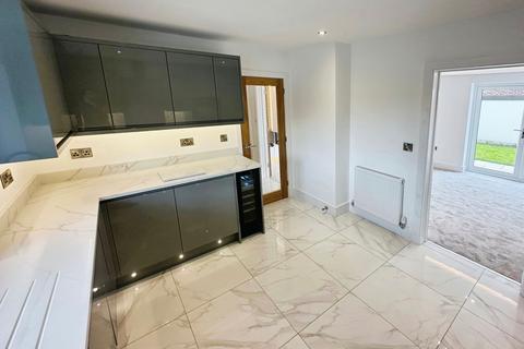 2 Alkrington Close, Bury, BL9 8NP