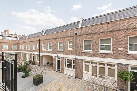 4 bedroom terraced house to rent, St Michael's Mews, Belgravia, London, SW1W