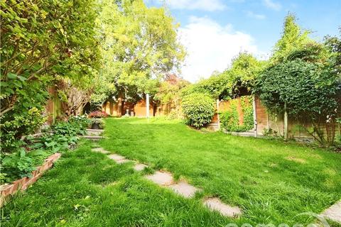 7 Rushden Way, Farnham, GU9 0QQ