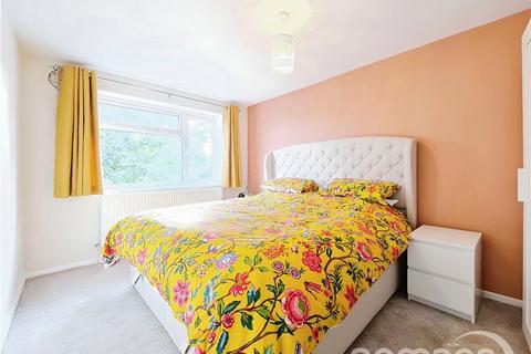 7 Rushden Way, Farnham, GU9 0QQ