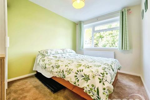 7 Rushden Way, Farnham, GU9 0QQ