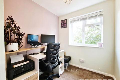 7 Rushden Way, Farnham, GU9 0QQ