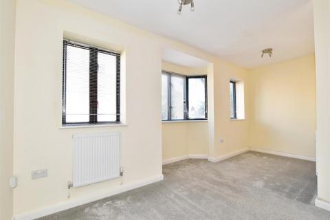 2 bedroom flat to rent, Cantelupe Road, East Grinstead, RH19